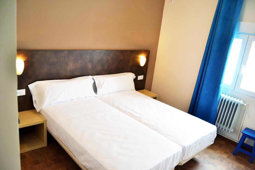 Hostal Restaurante Los Mellizos 瓜罗曼 外观 照片