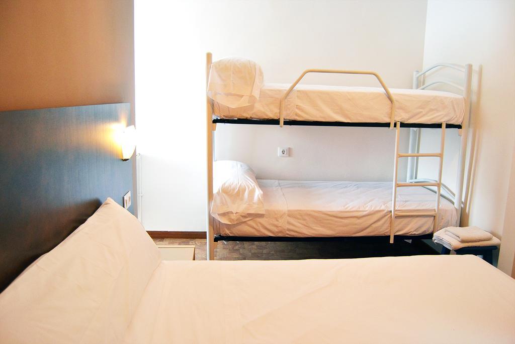 Hostal Restaurante Los Mellizos 瓜罗曼 外观 照片